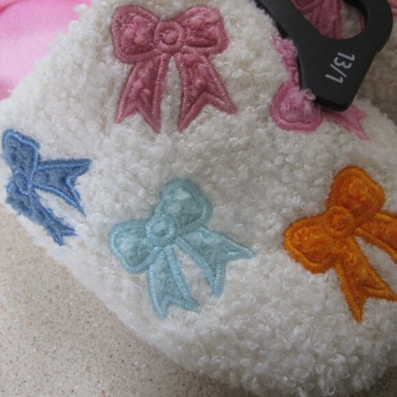 NWT Wonder Nation Girls Fuzzy Slippers slides white with colored bows size 13/1 - Picture 3 of 6